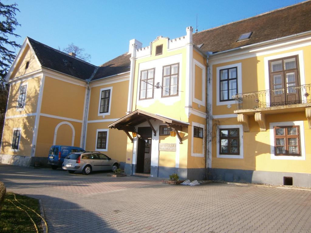 Kastelyfogado Sitke Hotel Exterior photo