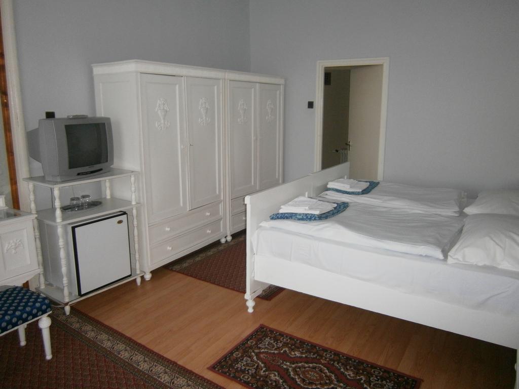 Kastelyfogado Sitke Hotel Room photo